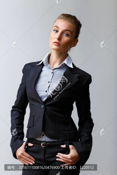 辦公室里的一位女商人的肖像