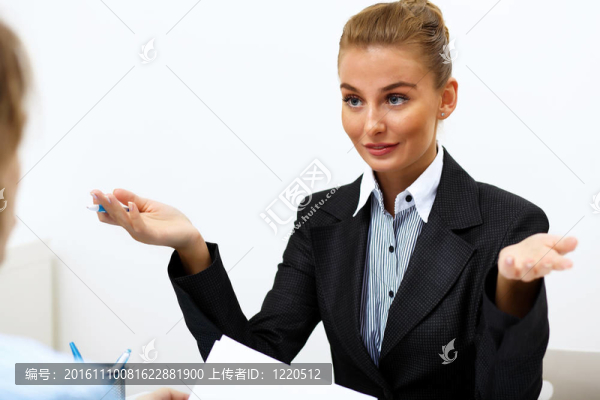 辦公室里的一位女商人的肖像