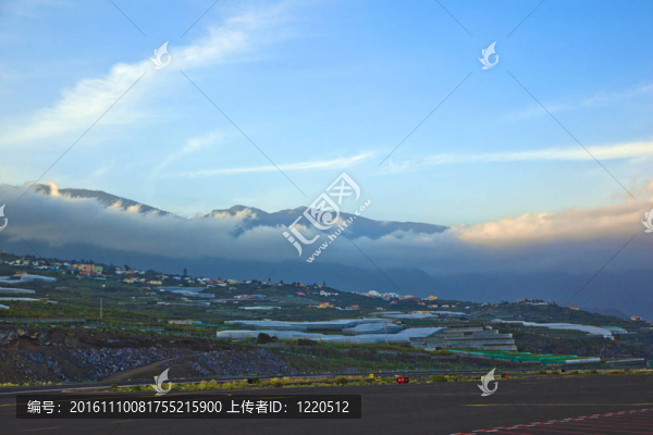 從拉帕爾馬機(jī)場到山上觀