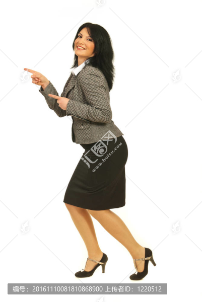 快樂的女人指著左邊的部分
