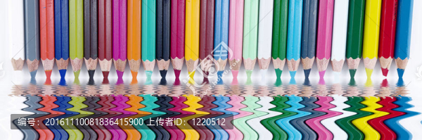 白色背景上的鉛筆