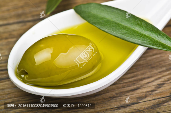 綠橄欖和橄欖油