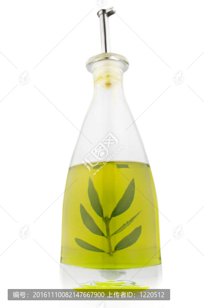 一瓶白色的橄欖油