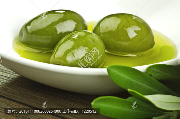 綠橄欖和橄欖油