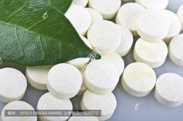 藥片特寫上葉