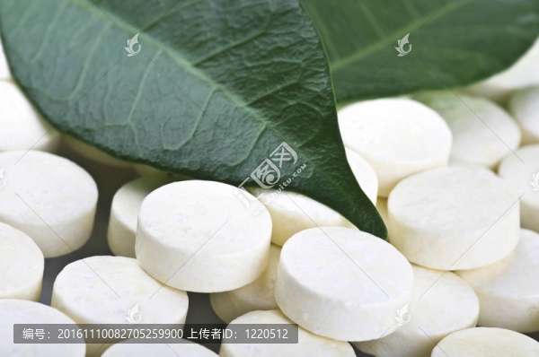 藥片特寫(xiě)上葉