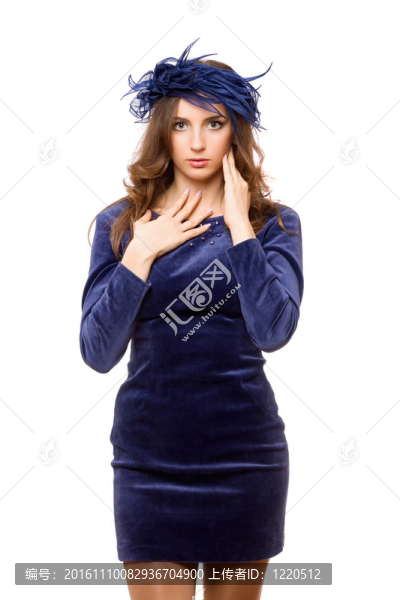 穿衣服和帽子的漂亮女孩