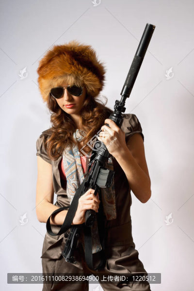 戴帽子的漂亮的女孩-匯圖網(wǎng) www.fosd68.com 戴帽子的漂亮的女孩