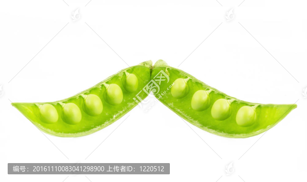 白色背景上的新鮮豌豆