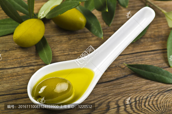綠橄欖和橄欖油