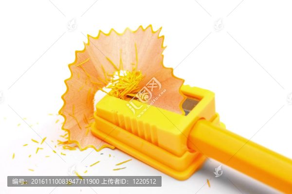 在白色背景上刀和鉛筆。