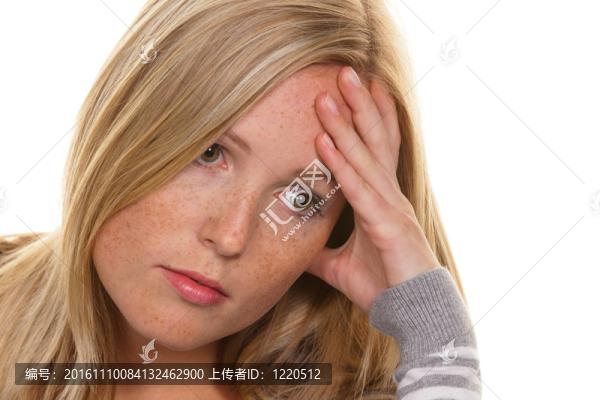 一個(gè)體貼的年輕女人的肖像。關(guān)心的問(wèn)題