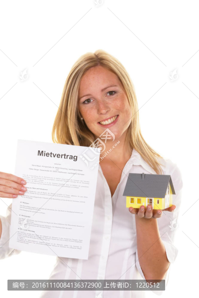 一位年輕女子成功地完成了租約。