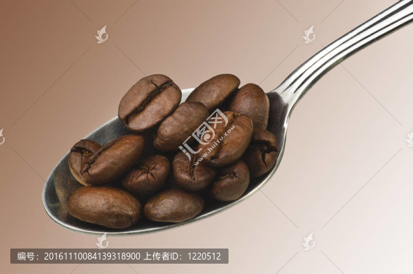 咖啡匙接近