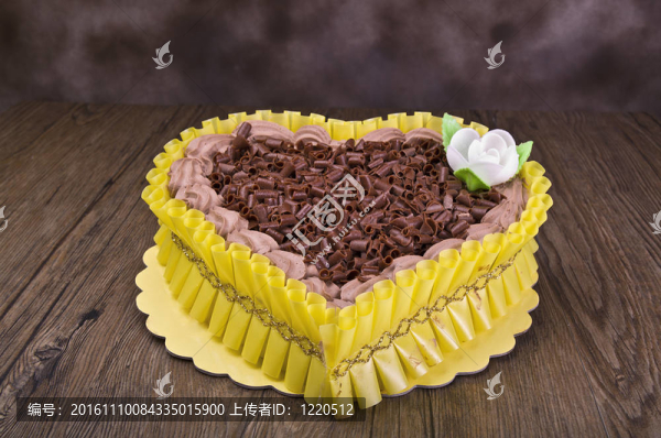 餐桌上的蛋糕