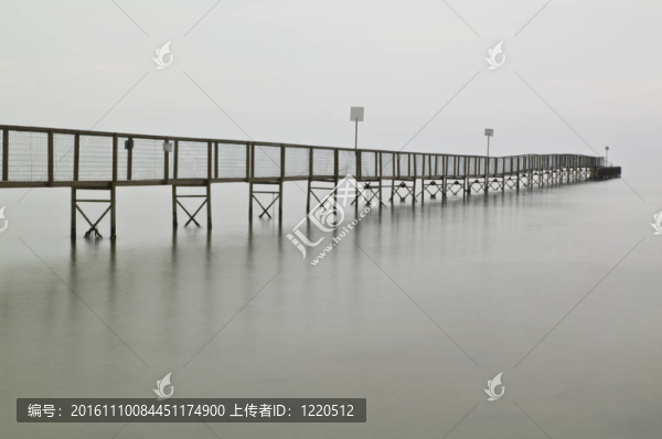 登艇甲板反映海-匯圖網(wǎng) www.fosd68.com 登艇甲板反映海