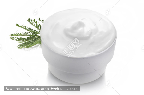 酸奶接近白色