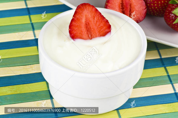 草莓特寫yogurth