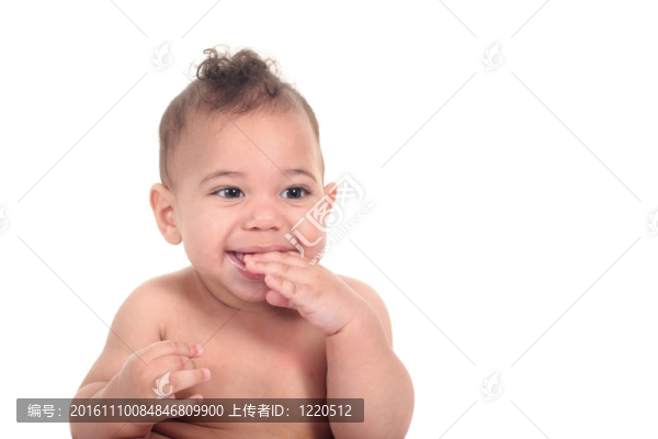 在白色背景上的嬰兒男孩
