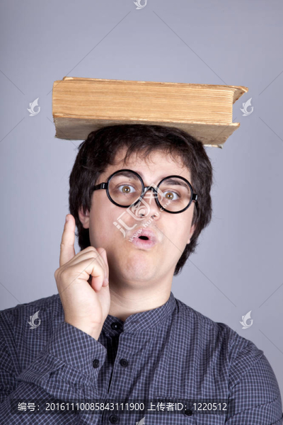 年輕人體貼的人。