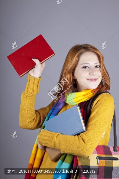 帶書的年輕學生。