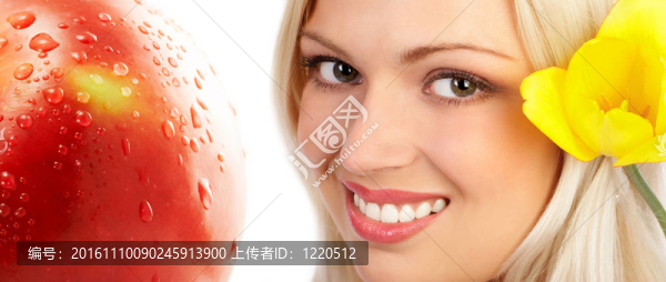 年輕女人與蘋果