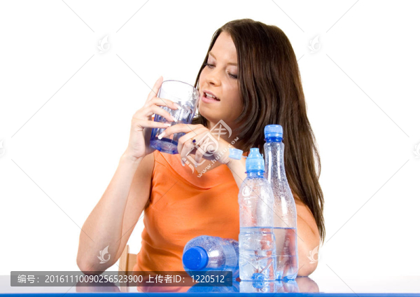 女子的飲用水