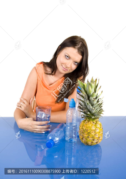 女子的飲用水
