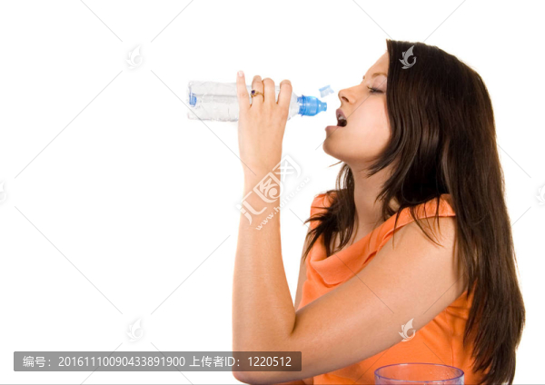 女子的飲用水