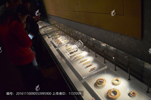 殷墟婦好墓,出圖玉器