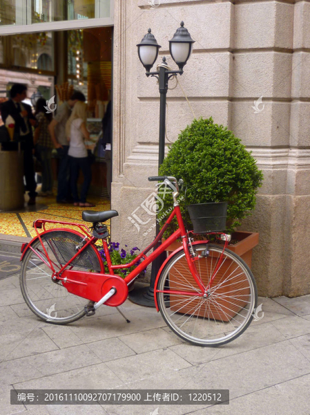 紅色的自行車(chē)