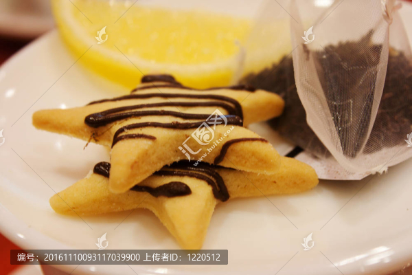 茶葉袋；檸檬；餅干；杯勺