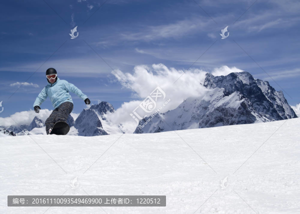 在高山滑雪