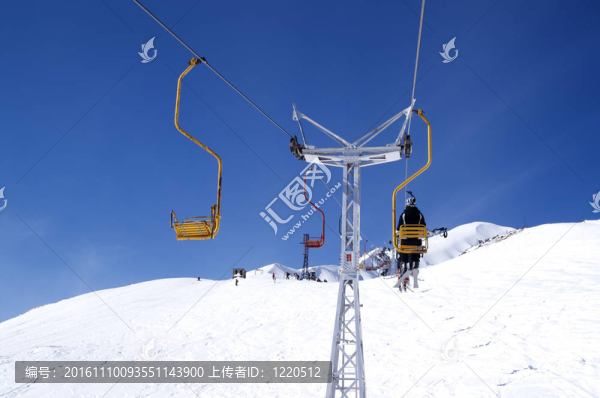 滑雪勝地的老椅子電梯