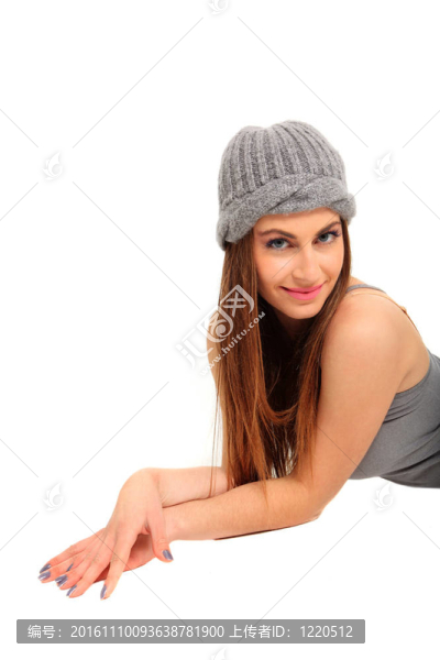 戴帽子的年輕女孩