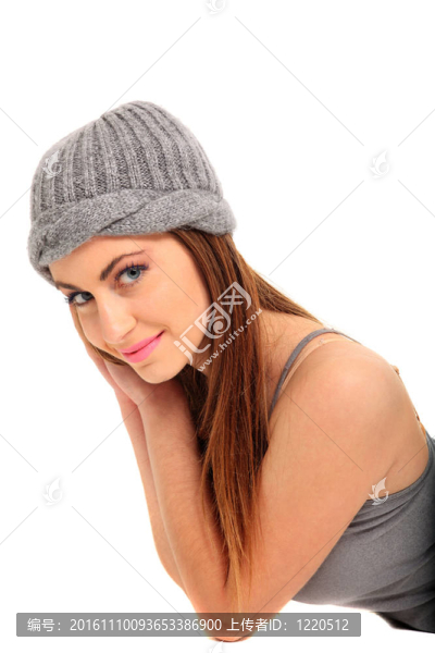 戴帽子的年輕女孩