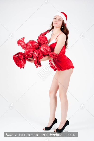 美麗和性感的圣誕婦女與糖果
