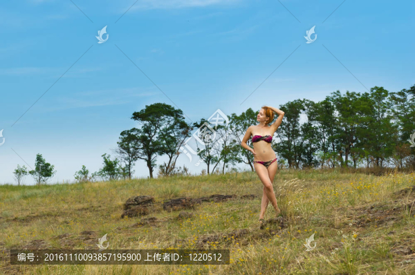 美女穿比基尼