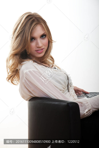 迷人的年輕金發(fā)白人女人
