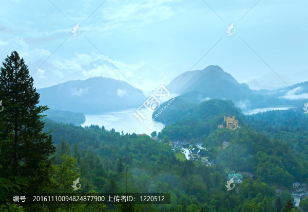 暴雨在巴伐利亞新天鵝城堡