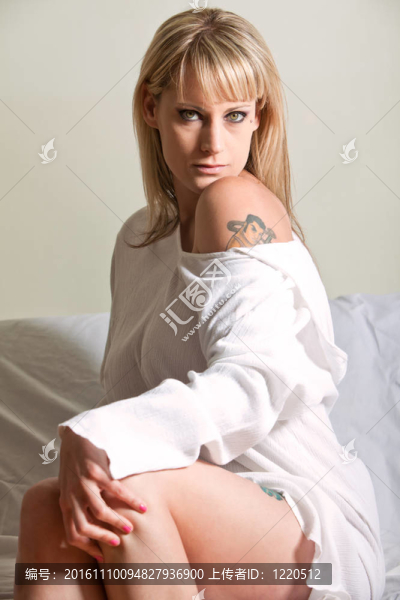 三十多歲的金發(fā)白人女性生活方式的吸引力