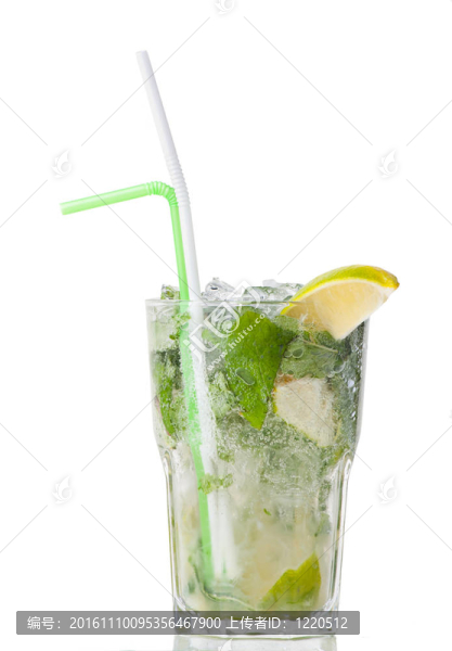 新鮮的mojito雞尾酒白色隔離
