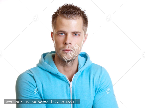 年輕英俊的家伙穿著帽衫