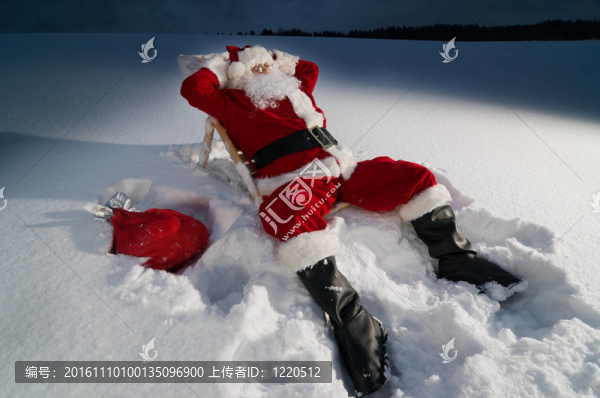 Santa享受日光浴浴床
