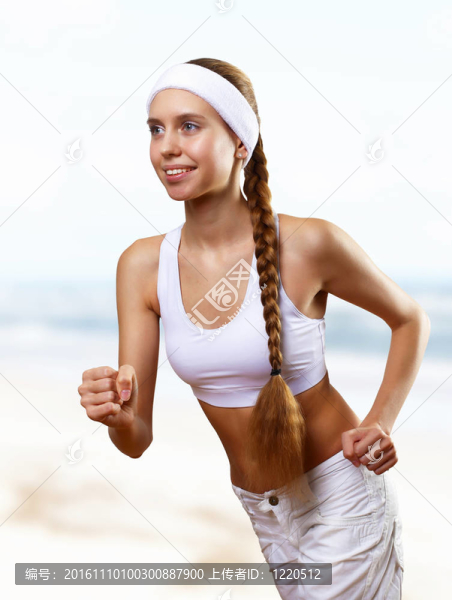運動服的年輕漂亮女人