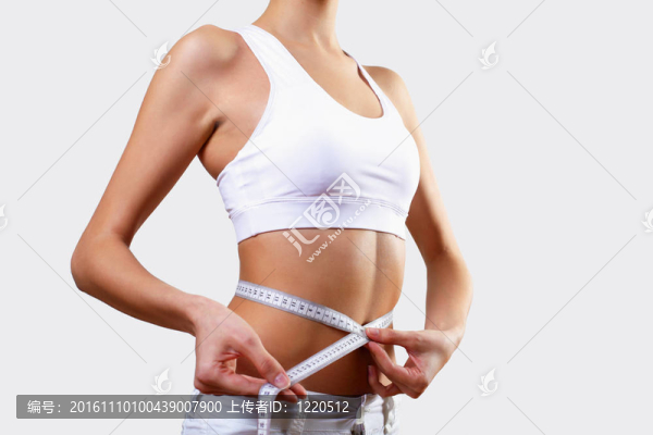 運動服的年輕漂亮女人