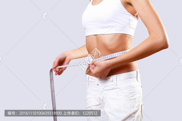 運(yùn)動(dòng)服的年輕漂亮女人