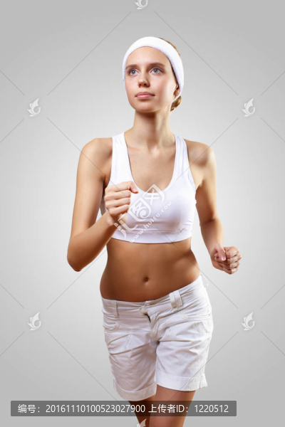 運動服的年輕漂亮女人