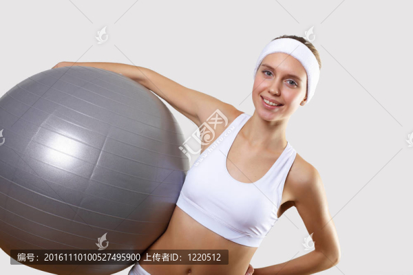 運動服的年輕漂亮女人