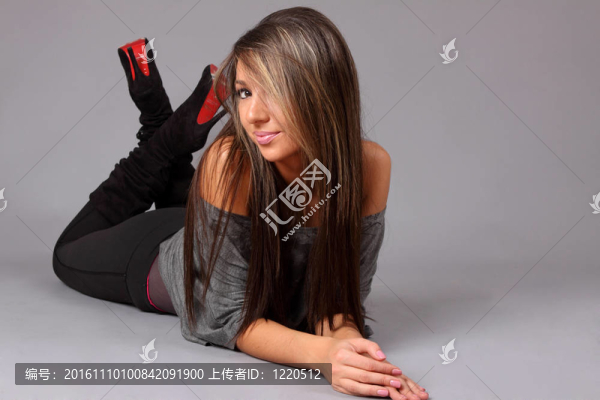 年輕漂亮的女人